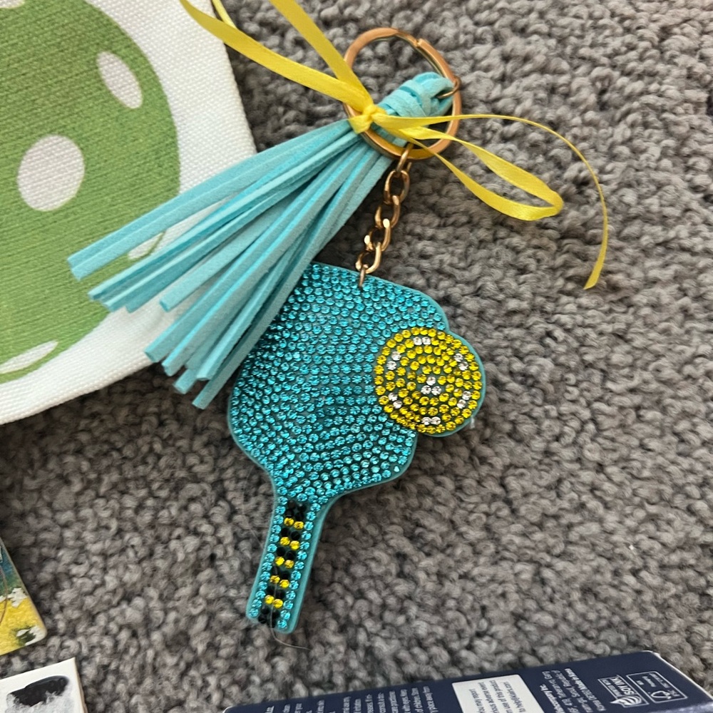 Pickleball Pouch w/Accessories - Picture 6 of 9